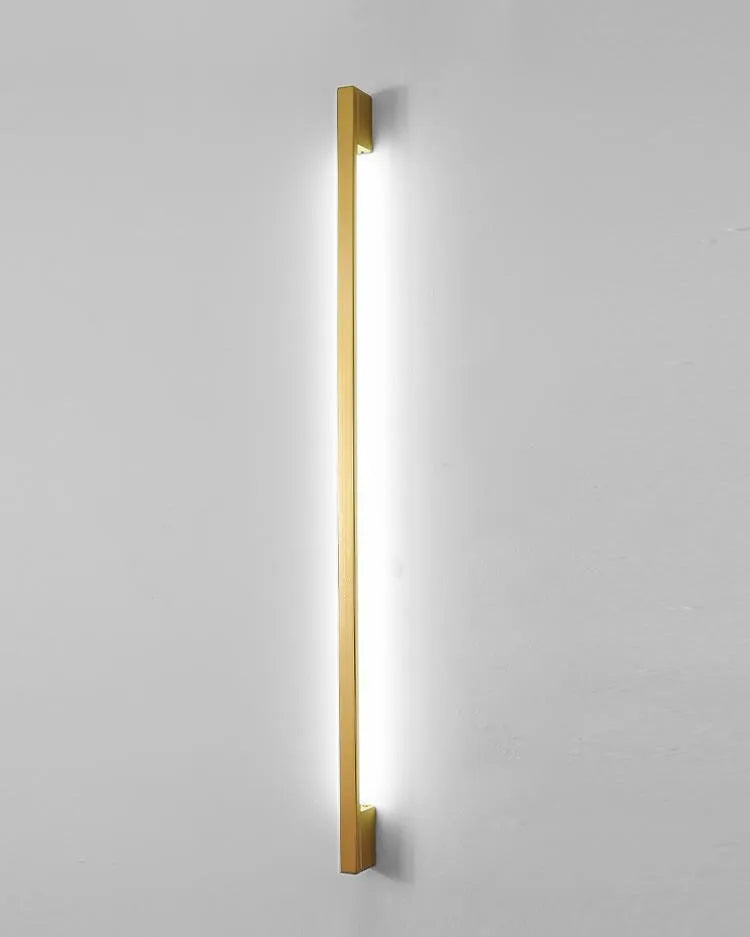 dezente und moderne LED Wandlampe in gold, länglich