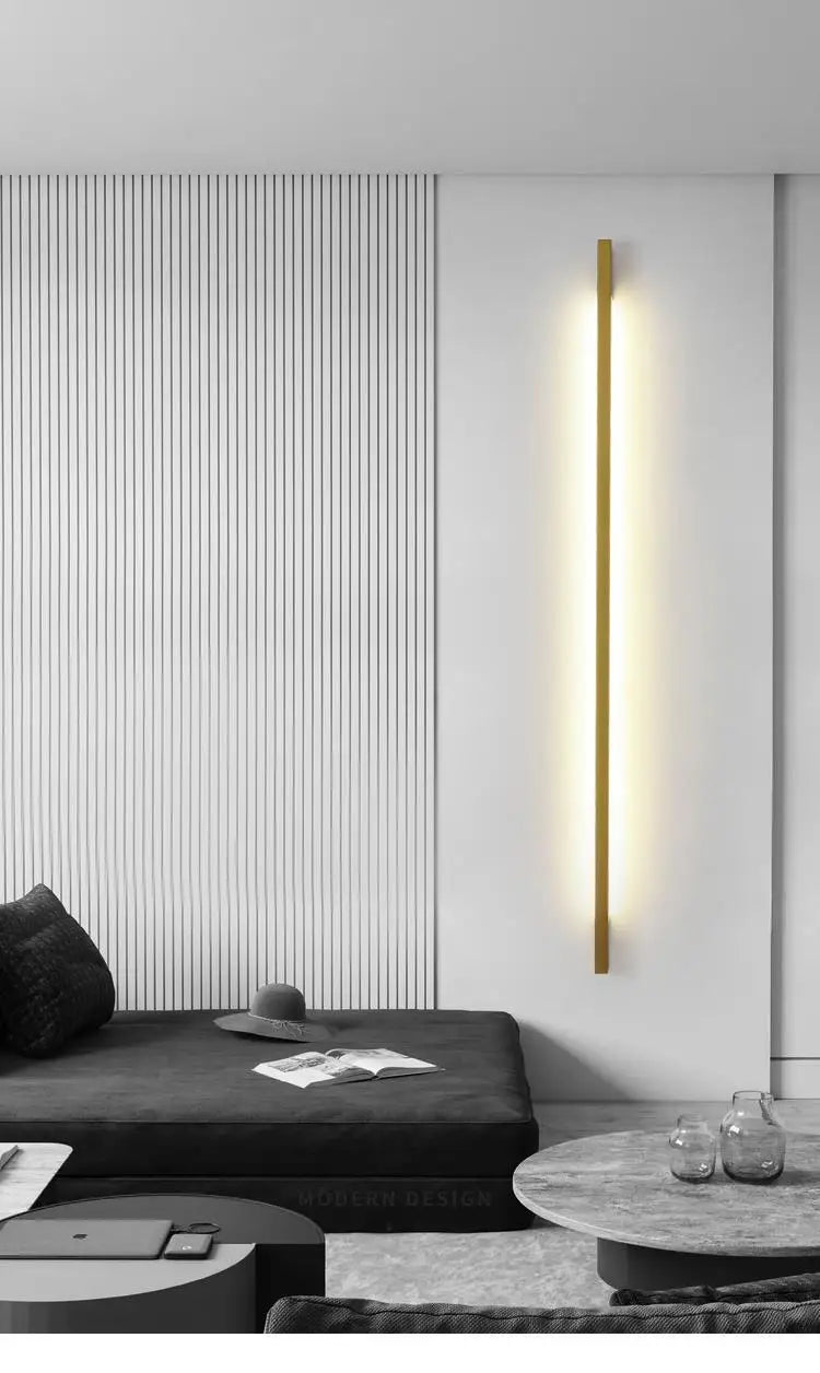 moderne und stilvolle Wohnzimmerlampe in gold