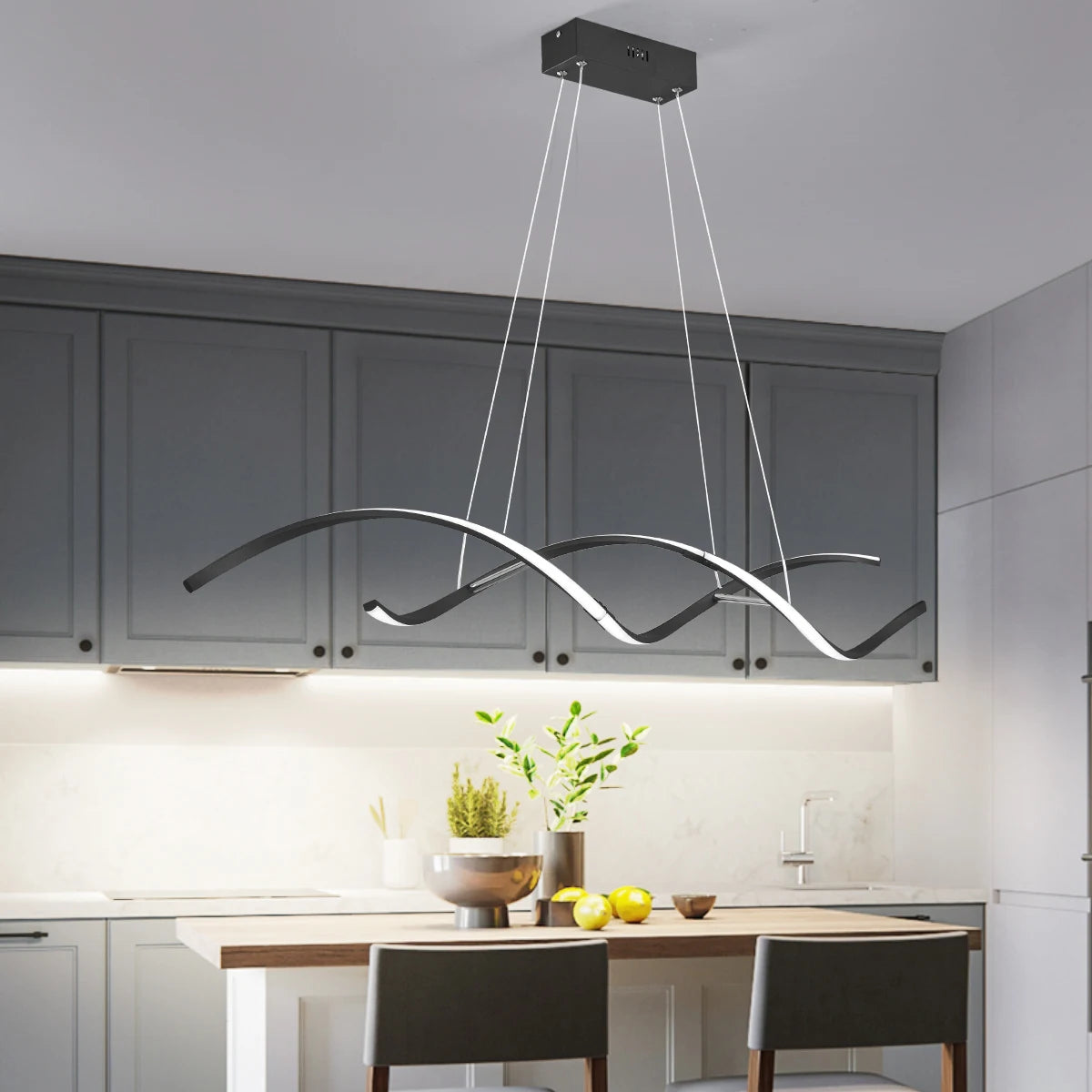 Hängende moderne Esszimmerlampe in schwarz