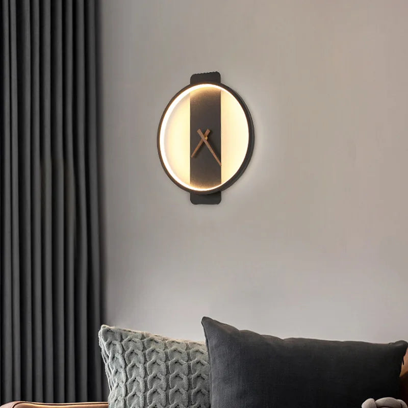 moderne Uhr mit Licht