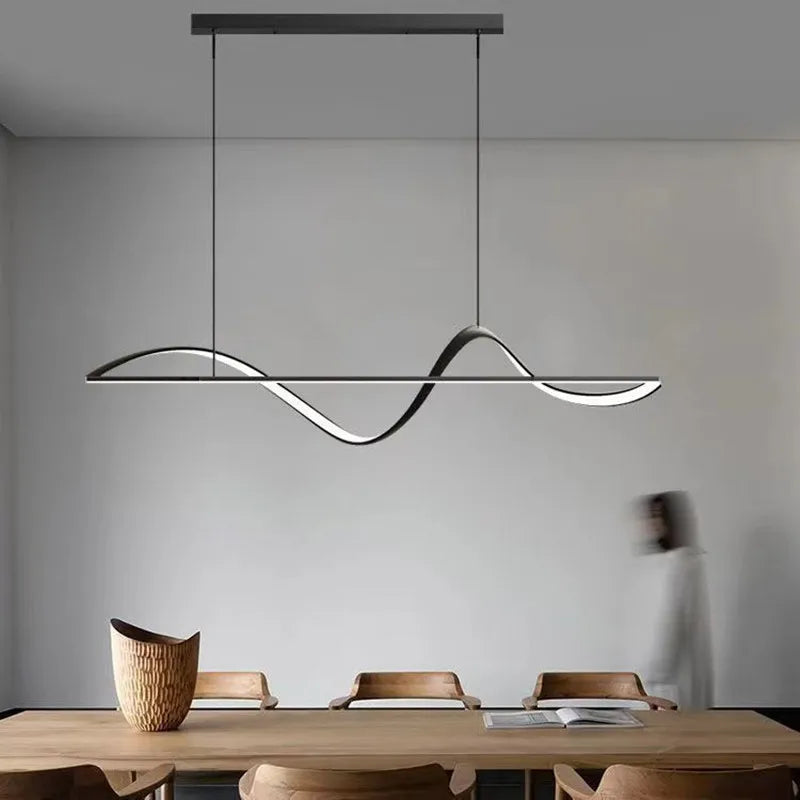 Elegante Deckenleuchte für das Esszimmer. LED Leuchte in schwarz