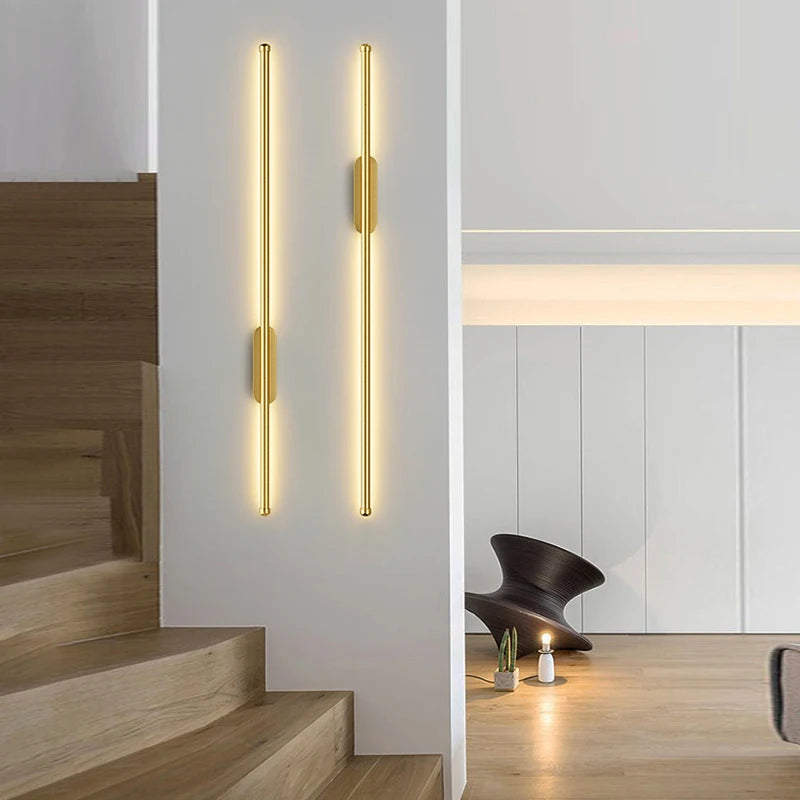 schöne und stilvolle Wandleuchte in gold