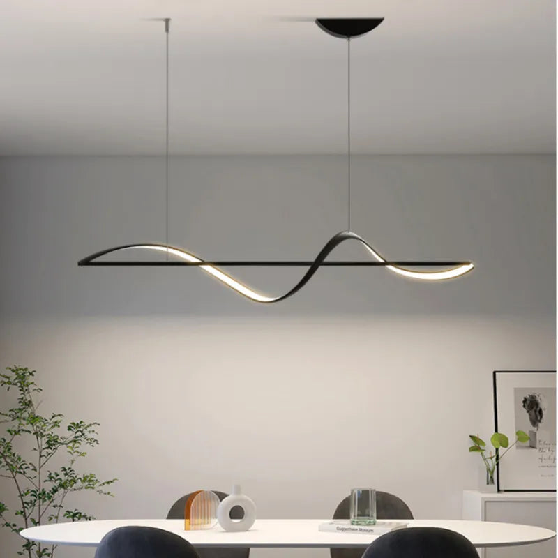 Hängende moderne Esszimmerlampe in schwarz. Deckenleuchte