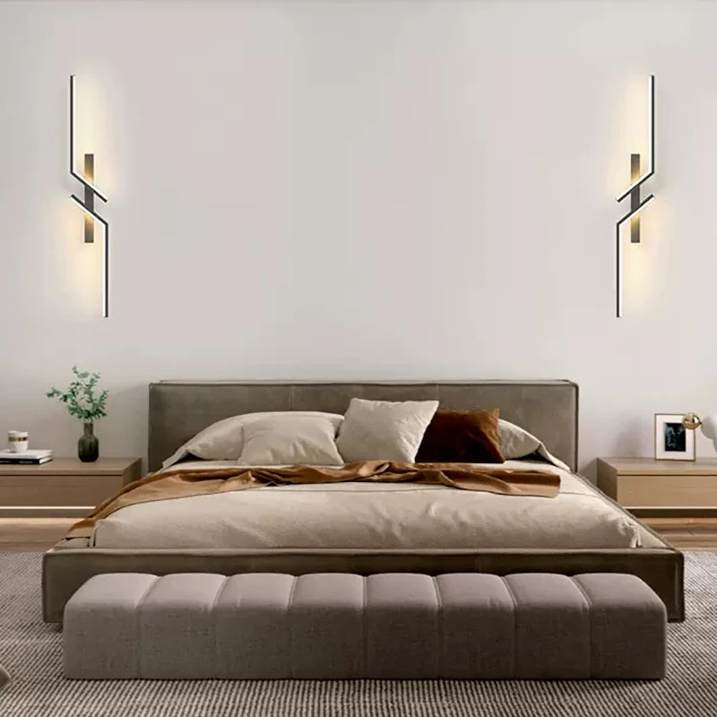 moderne Schlafzimmerlampe für die Wand in edler Optik, schwarz