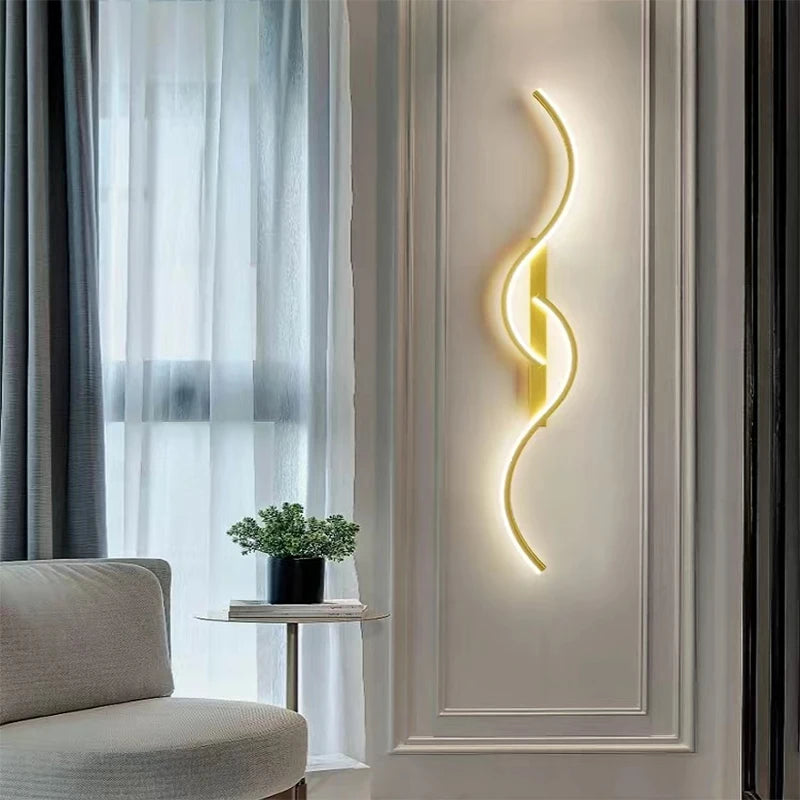 Elegante Wandlampe, dimmbare LED Leuchte, Ausgefallene Wohnzimmerlampe in gold