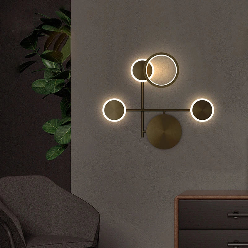 Wandleuchte mit ausgefallenem Design, gold