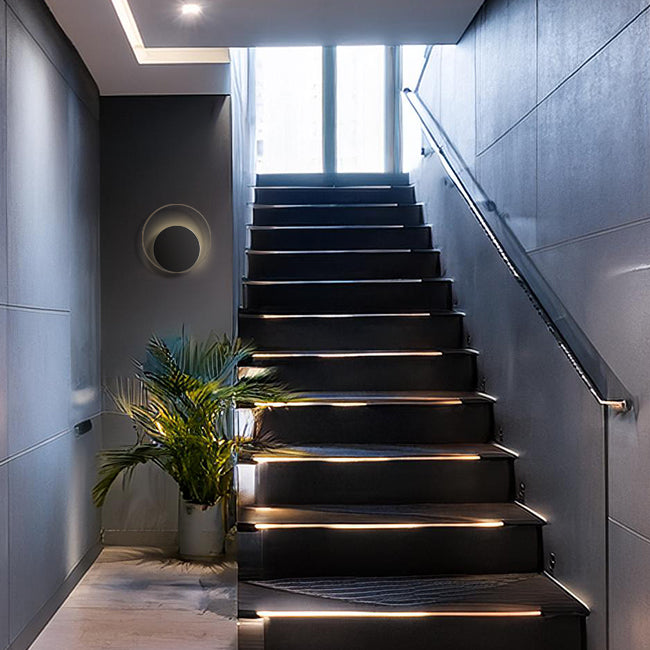 Wandleuchte in modernem design. Led Wandlampe flur. Schwarze ausgefallende Wandlampe