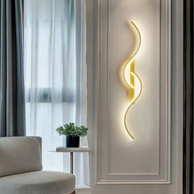Moderne Wandlampe, dimmbare LED Leuchte, Ausgefallene Wohnzimmerlampe in gold