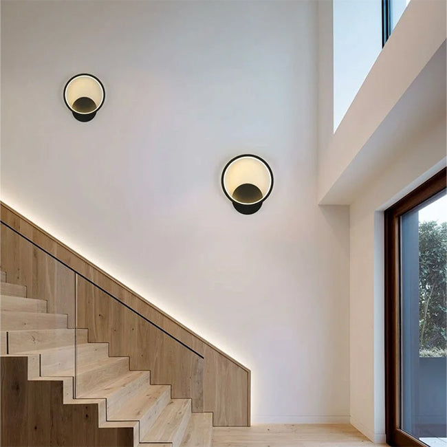 LED Wandlampe für den Flur in schwarz mit schlichtem Design und indirektem Licht