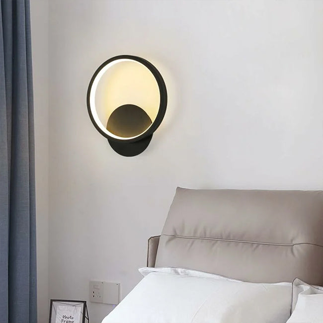 elegante und zeitlose Schlafzimmerlampe mit indirektem Licht