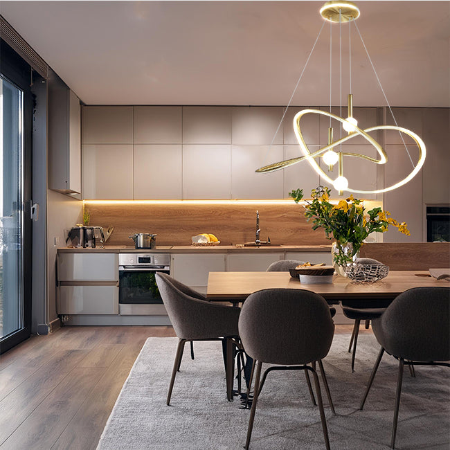 elegante Esstischlampe in Gold